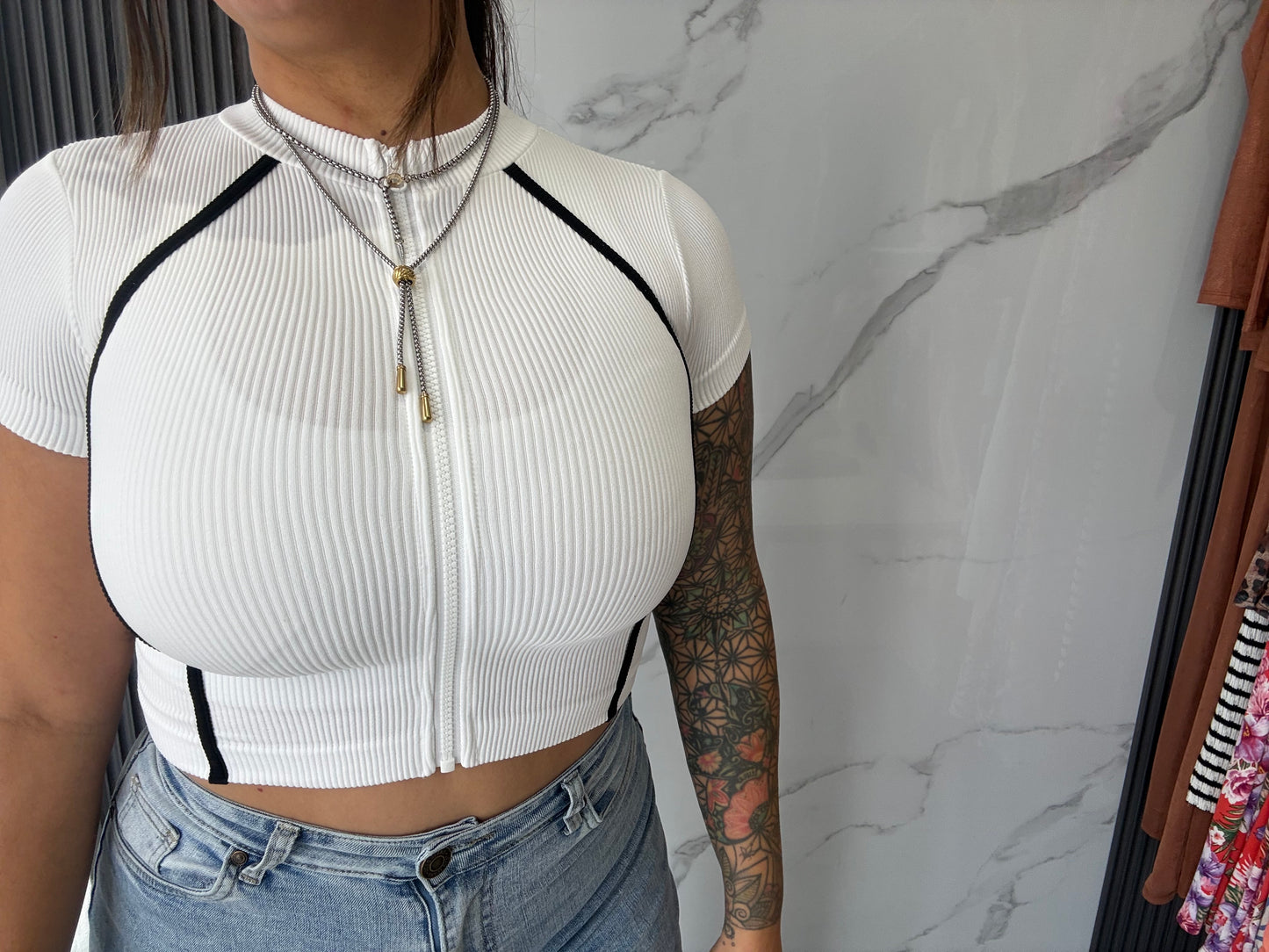 Contrast Zip Basic