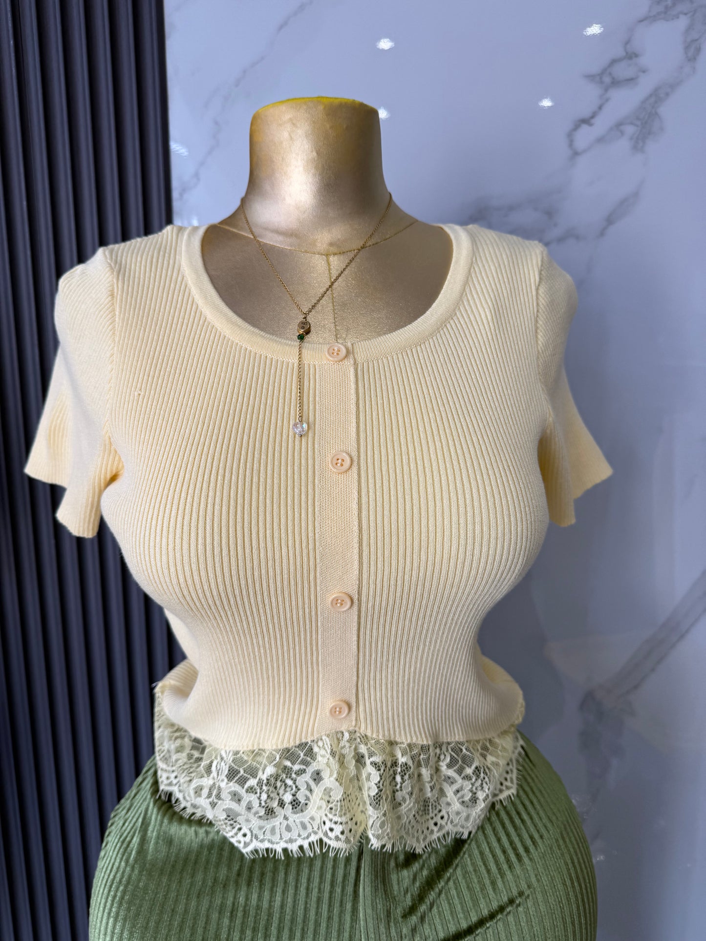 TOP BUTTON UP WHIT LACE